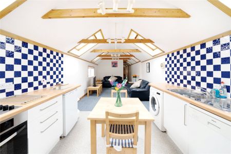 Station Road, Sway, Lymington, SO41 flat to rent - Photo 2