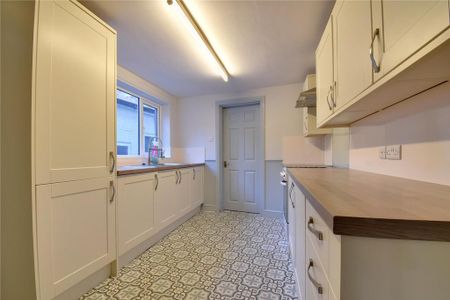 3 bedroom terraced house to rent - Photo 5