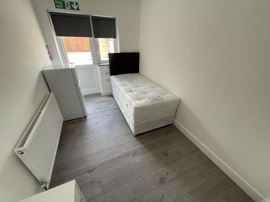 6 bedroom detached house to rent - Photo 1