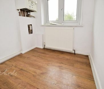 2 bedroom end of terrace house to rent - Photo 3