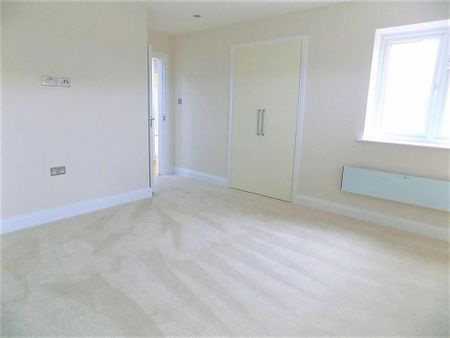 3 bedroom apartment to rent - Photo 3