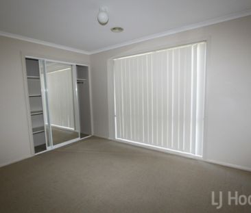 Impressive 3 bedroom ensuite townhouse with double garage - Photo 6