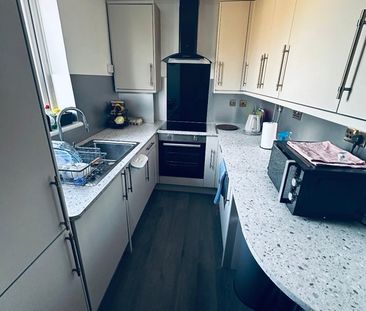 Room in a Shared Flat, Waddon Road, CR0 - Photo 1