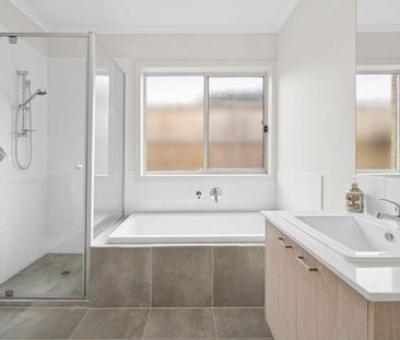 11 Mollyan Avenue, Charlemont, Vic 3217 - Photo 2