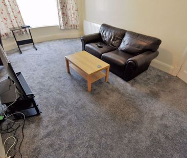2 bedroom Flat in Otley Road, Leeds - Photo 3