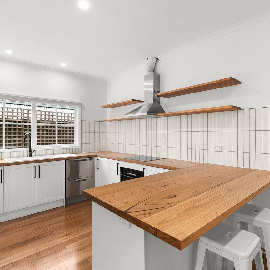 Charming 3-bedroom Residence in Pascoe Vale! - Photo 1