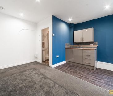 Part Self-Contained Bedsit , Redearth Rd , Darwen - Photo 1