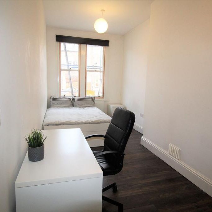 3 bedroom flat to rent - Photo 1
