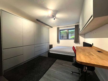 AVAILABLE NOW! Fully Furnished Two Double Bedroom Apartment in the Rope Works development. - Photo 3