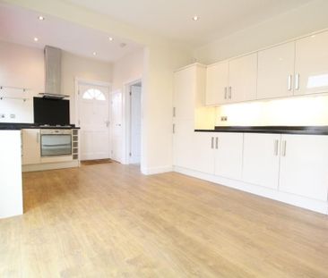 3 bedroom semi-detached house to rent - Photo 4