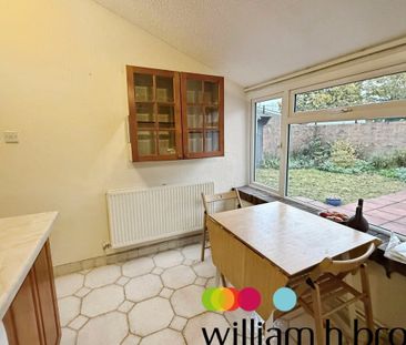 Bishopsfield - Photo 3