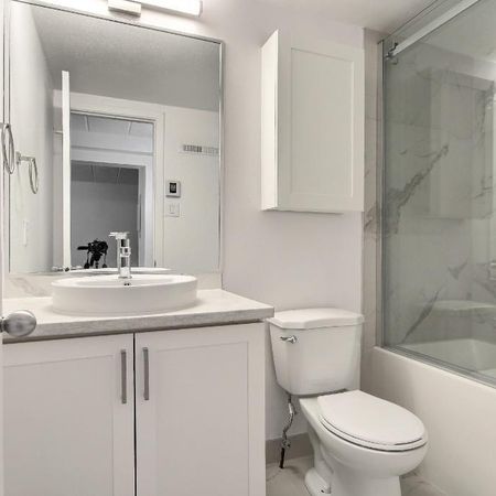 MAGNIFIQUE 3 1/2 frais rénové - LV, LS, internet , gym - Photo 4