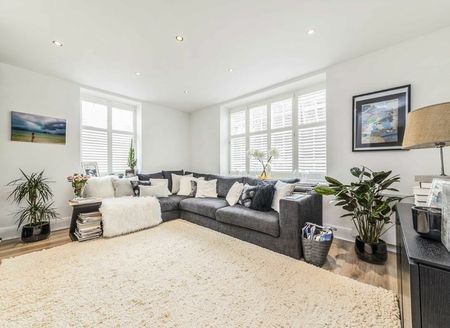 Richmond Hill Court - Photo 2