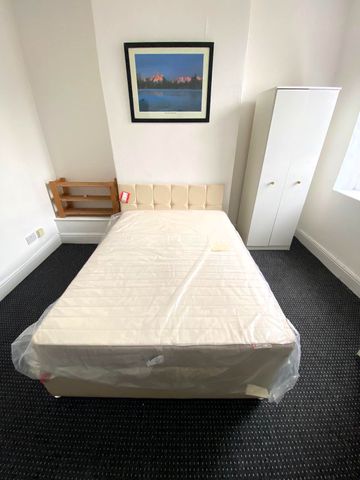 £900 PCM, Furnished One Bedroom First Floor Flat in Lower Cathedral Road, Riverside, Cardiff, CF11 6LT - Photo 2