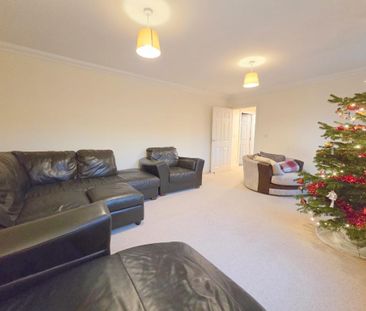 Semi Detached House - Photo 2