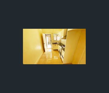 One flat half house - Photo 3