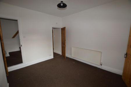 3 bedroom House To Let Total Size: 905 SQ FT - Photo 5