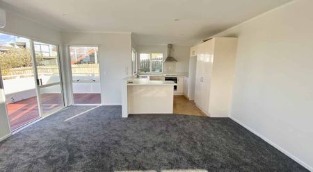 5 Sunny and warm family home in Hillcrest - Photo 5