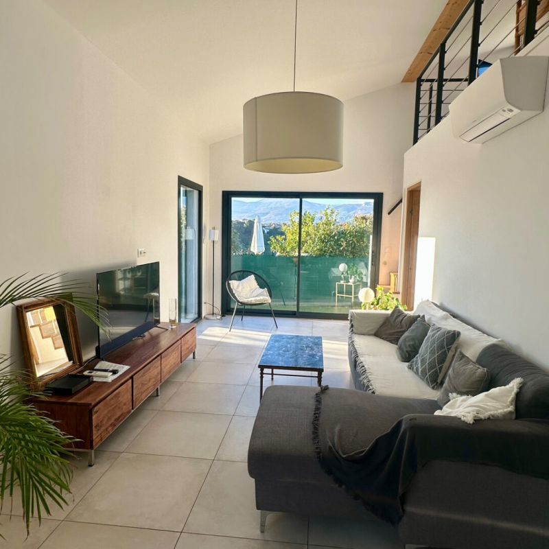 Collines de St Laurent du Var Maison jumelée meublée 3/4 pièces 70 m2 - Photo 1