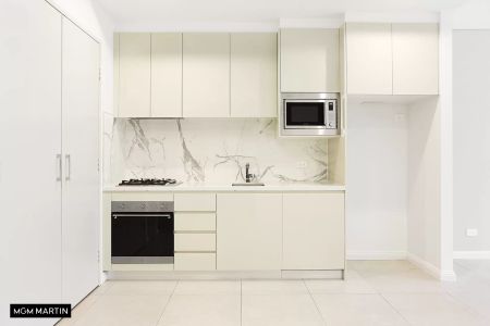 MGM MARTIN - ONE BEDROOM APARTMENT - Photo 2