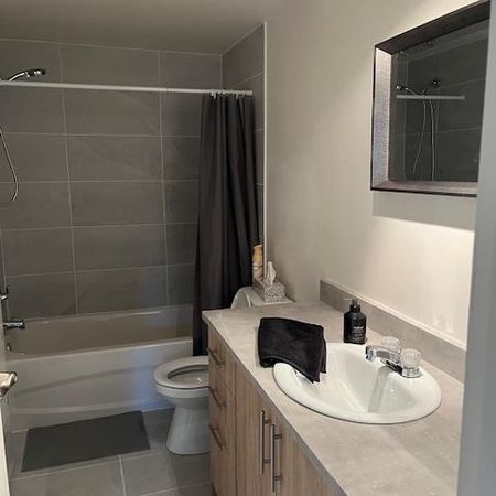 51/2 Québec**Charlesbourg**Ascenseur**Insonorisé**Rénové**Non fumeur**Libre décembre et janvier**1350$ Non chauffé - Photo 4