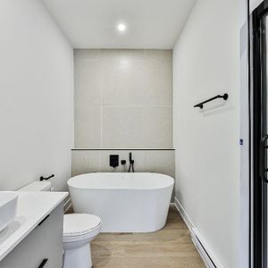 Magnifique 5 ½ lumineux - Non-meublé - à 2 minutes du Lac des Sables – Sainte-Agathe-des-Monts - Photo 2