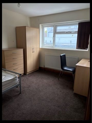Room in a Shared House, Rathbone Close, B5 - Photo 3