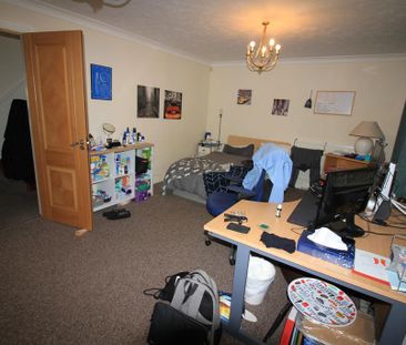 6 bedroom detached house to rent - Photo 5