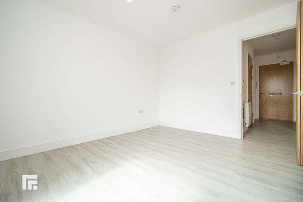 Schooner Wharf, Cardiff Bay, CF10 - Photo 1