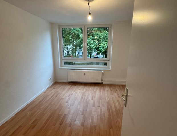 Sehr schöne sanierte 3 Zimmer Wohnung in Duisburg zu vermieten - Photo 1