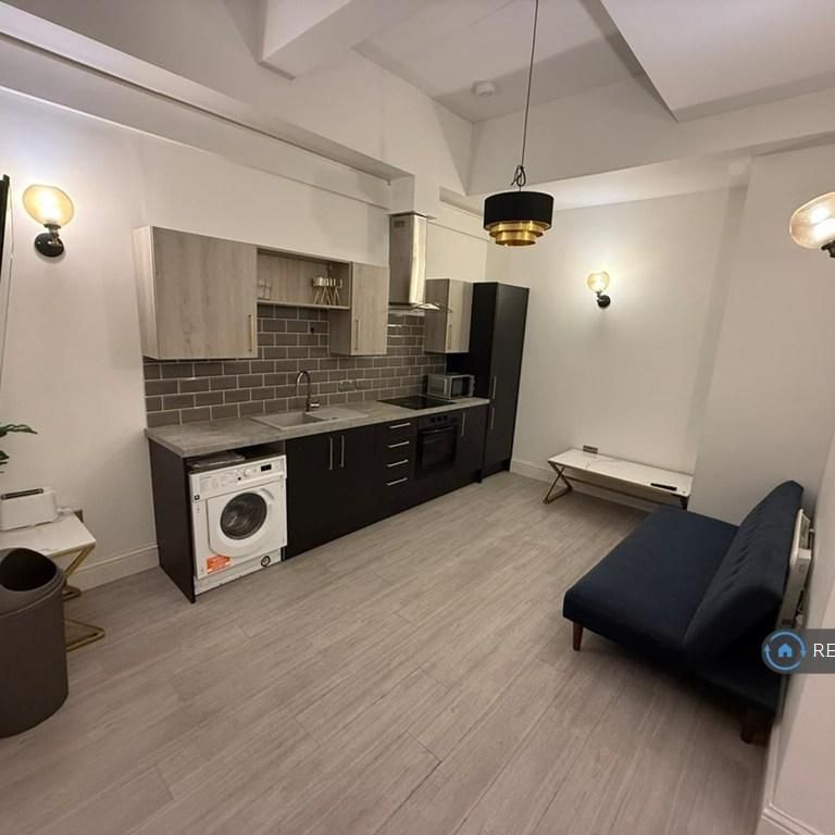 1 bedroom flat to rent - Photo 1