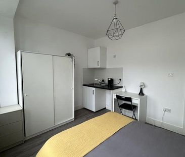 1 bedroom in a house share to rent - Photo 3