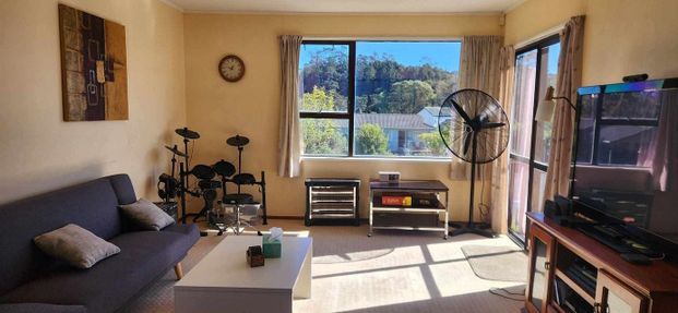 Charming 3BR Ranui Home - Sunset & Big backyard - Photo 1