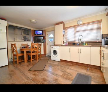 4 Bed Terraced House, Withycombe Place, M6 - Photo 4