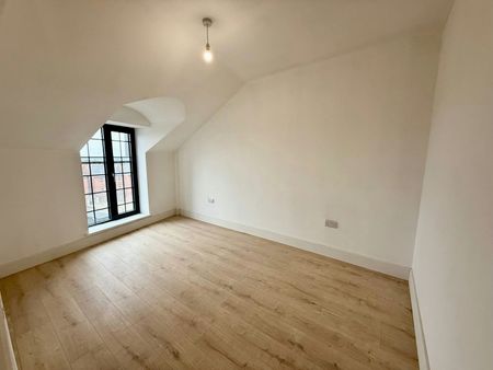 Flat to rent on - Photo 2