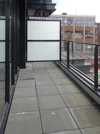 Rented: Luxurious and bright apartment in a completely new building with a west facing balcony, private parking (optional) spot and an indoor rooftop garden! - Photo 3