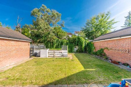 4 bedroom detached house to rent - Photo 5
