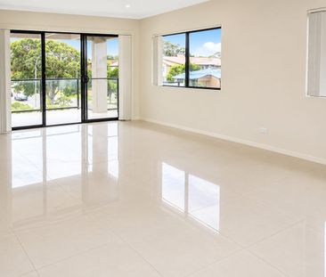 MODERN TOP-FLOOR LIVING | BOUTIQUE COMPLEX | MOMENTS FROM THE BROAD... - Photo 2