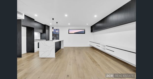 Nestled in quiet location with City Views! - Photo 1