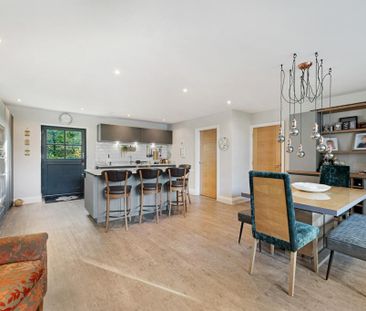 2 bedroom mews to rent - Photo 5