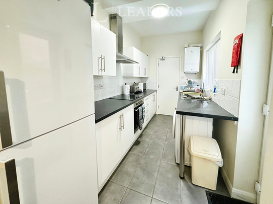 1 bedroom in a house share to rent - Photo 1