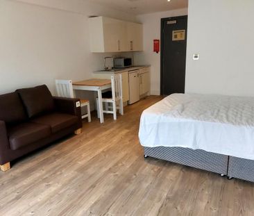 Studio to rent - Photo 2