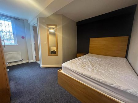 3 bedroom apartment to rent - Photo 5