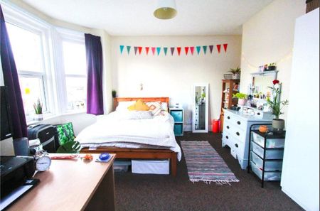 5 bedroom semi-detached house to rent - Photo 3