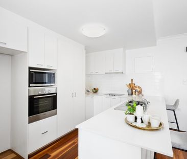 STUNNING 2 X 2 APARTMENT CLOSE TO EVERYTHING - Photo 2