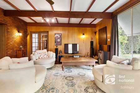 Spacious Family Home in Salisbury Plain - Photo 4