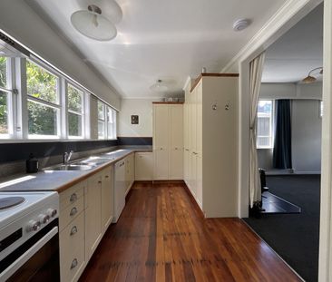 CHARM MEETS CONVENIENCE IN CITY CENTRAL - Photo 1
