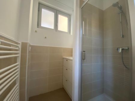 Location Appartement 3 pièces 67m² AVIGNON 84000 - Photo 4