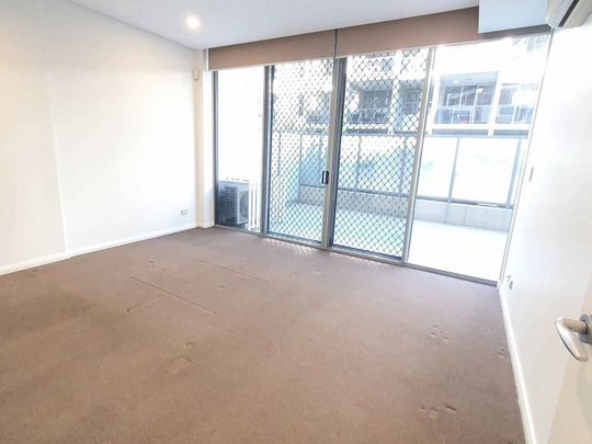 Modern Courtyard Apartment in the Prestigious "Aero" Complex - Photo 1
