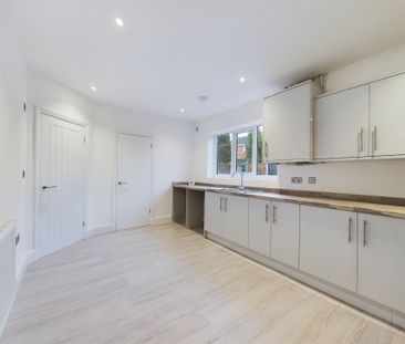 Manchester Road, Tyldesley, M29 - Photo 2